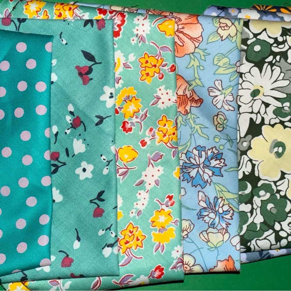 Floral Patterned Fabric Set - Picture 3 of 10